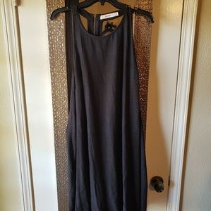 Black sleeveless dress